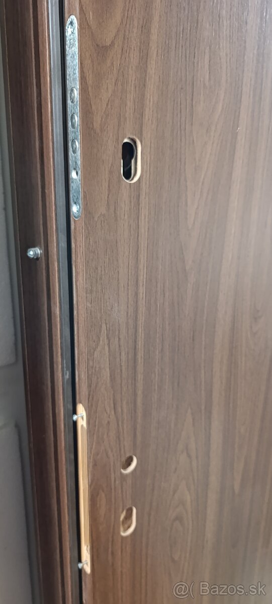 Vchodové dvere 80L