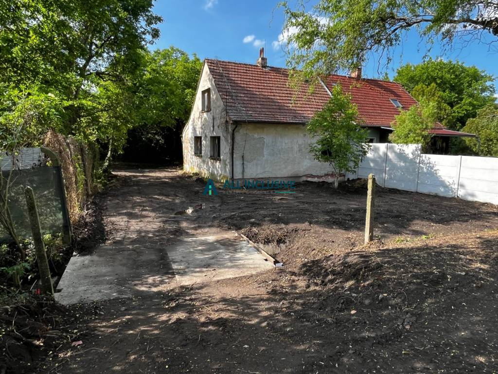 Na predaj pozemok so st. domom Devínska Nová Ves, Okr. Brati