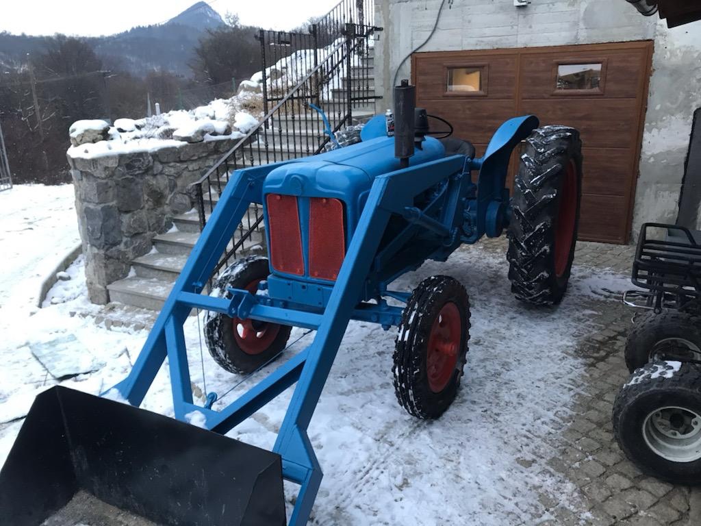 Predam traktor fordson