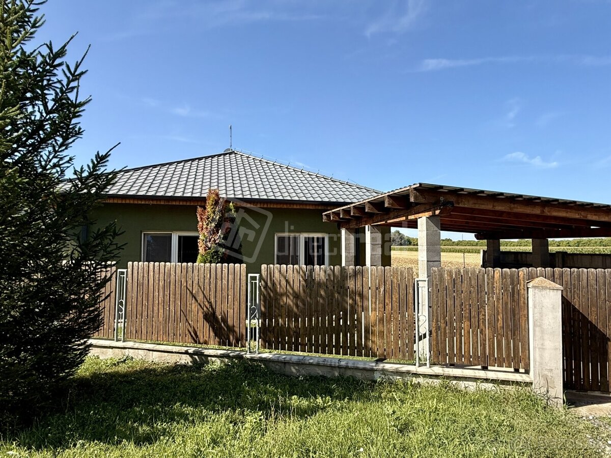 Zabývaný 4 izbový bungalov s 15 árovým pozemkom v po…