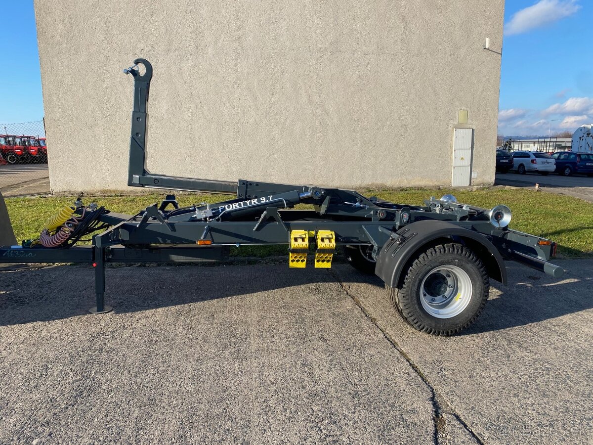 Traktorový nosič kontejnerů Portýr 9.7 -