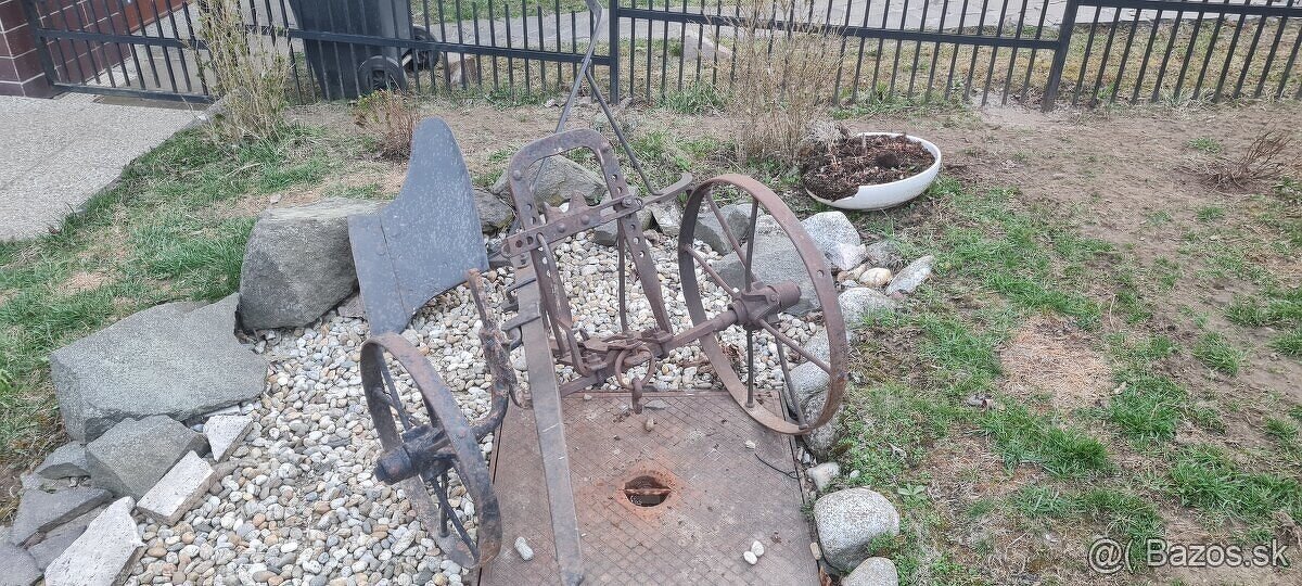 Dekoracia do zahrady konsky pluh