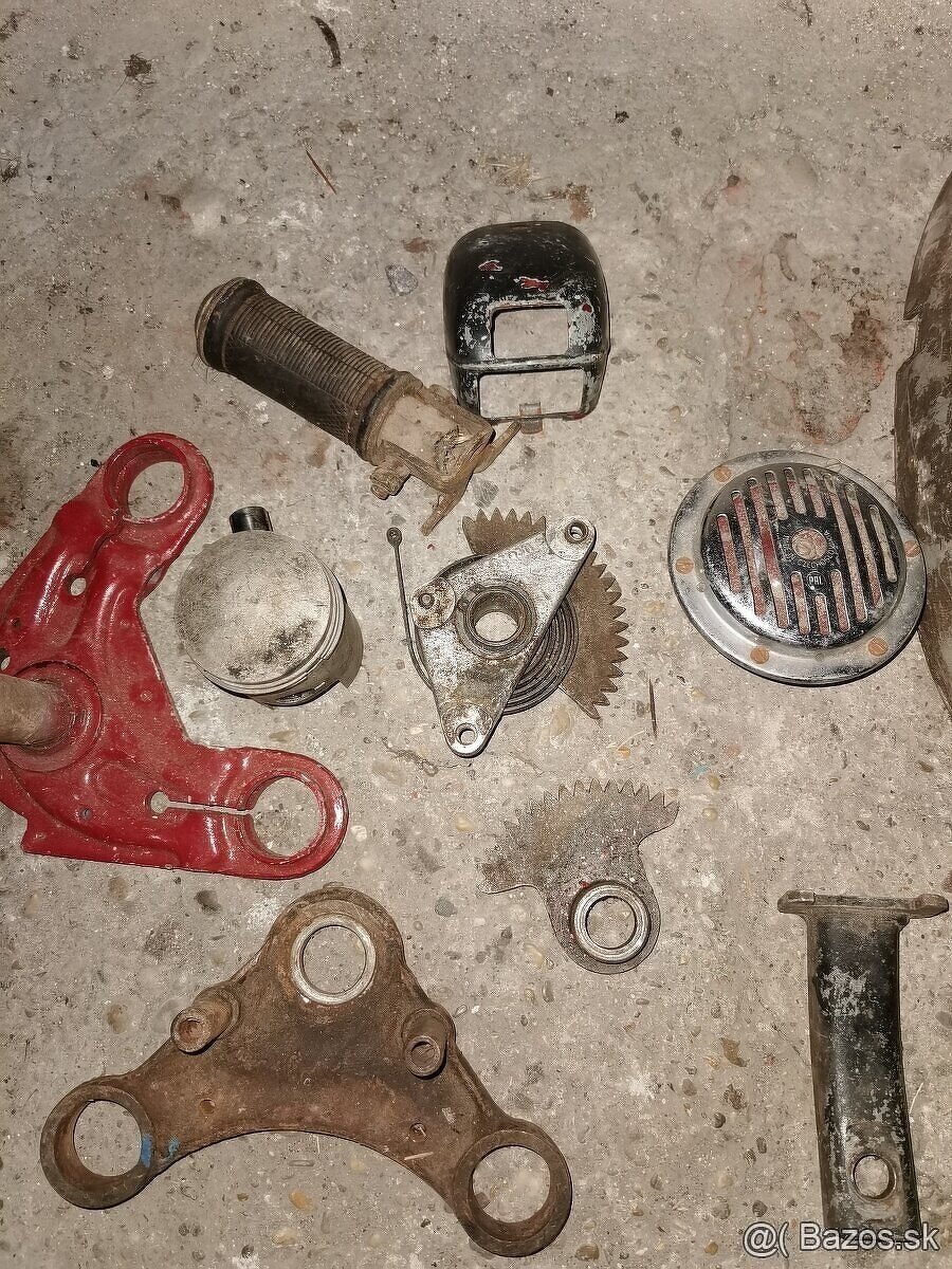 Jawa 175 250 nahradne diely  hlava, veko atď...