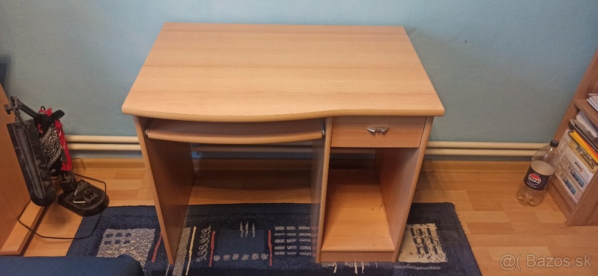 Počítačový stôl