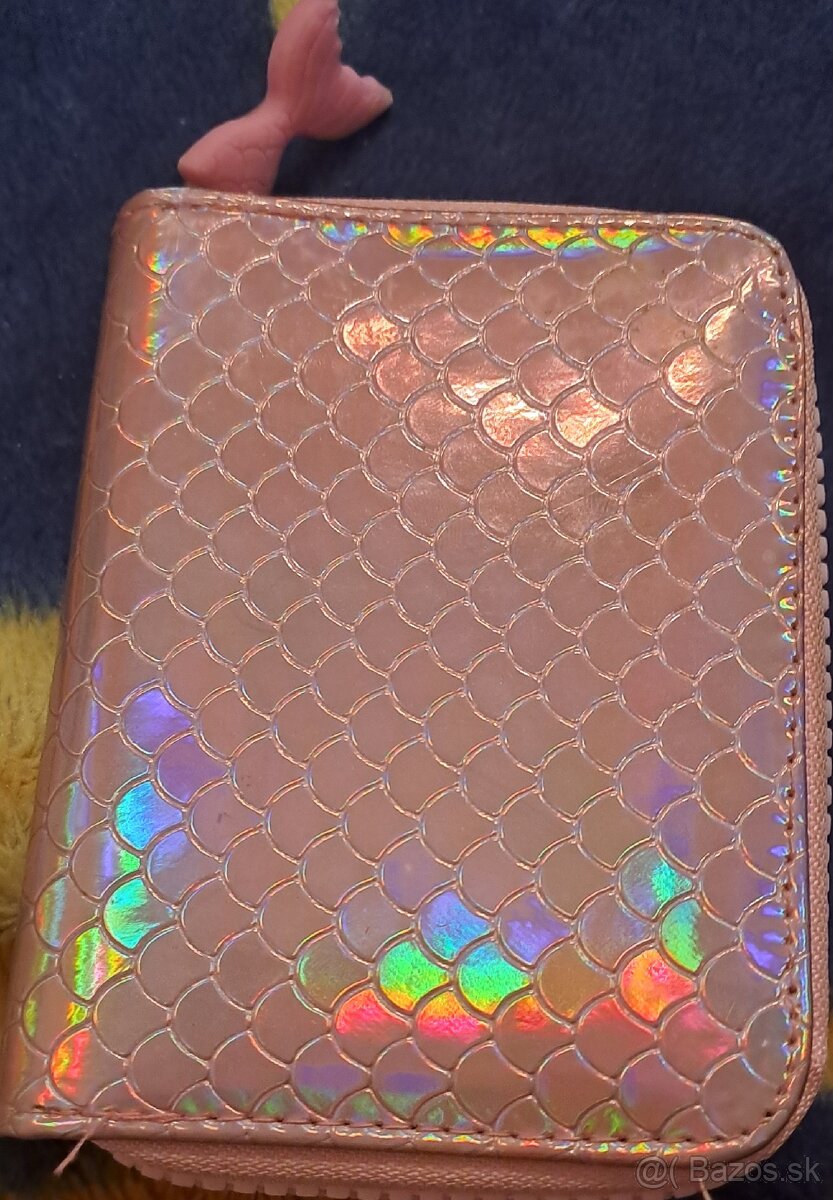 Dievčenská peňaženka – dobrý stav