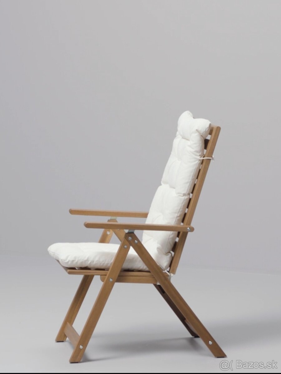 Zahradne polohovatelne Ikea stolicky.