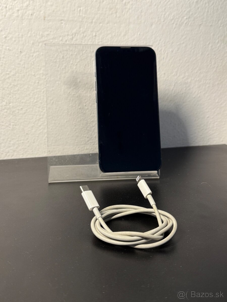 Predám Apple iPhone 13 128GB Black malé Známky používania