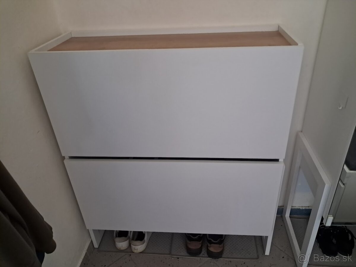 Zostava do predsiene - skriňa, botník, lavička na sedenie