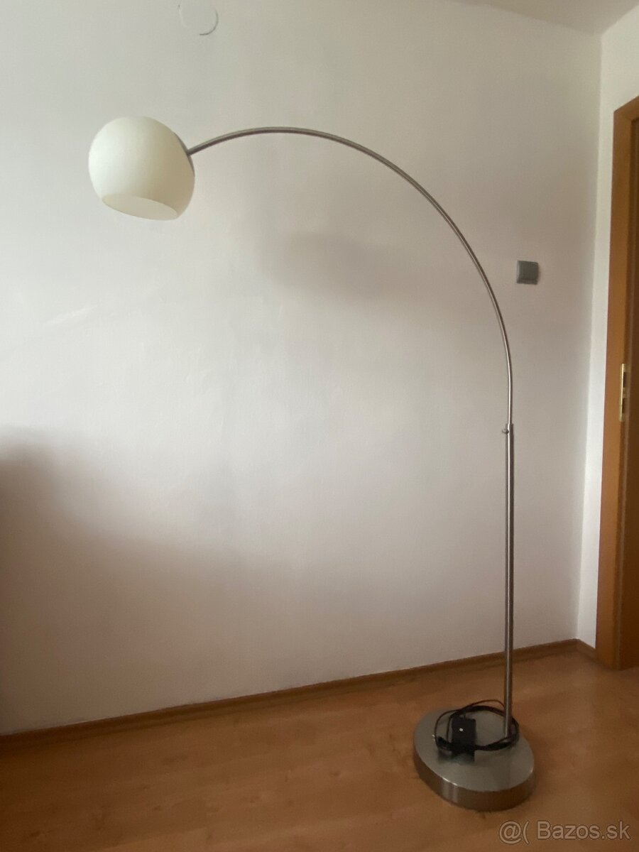 Stojaca lampa