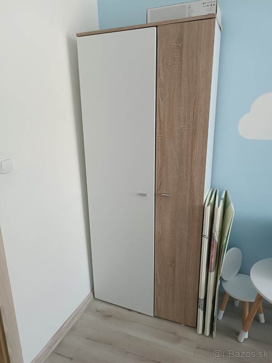 Šatníková skriňa