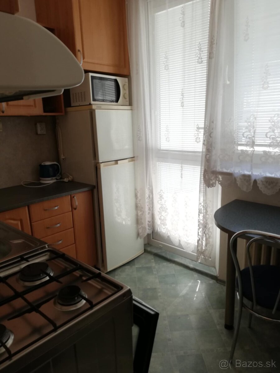 Prenájom velký 1 izb byt s balkonom Trnava Na Hlinách
