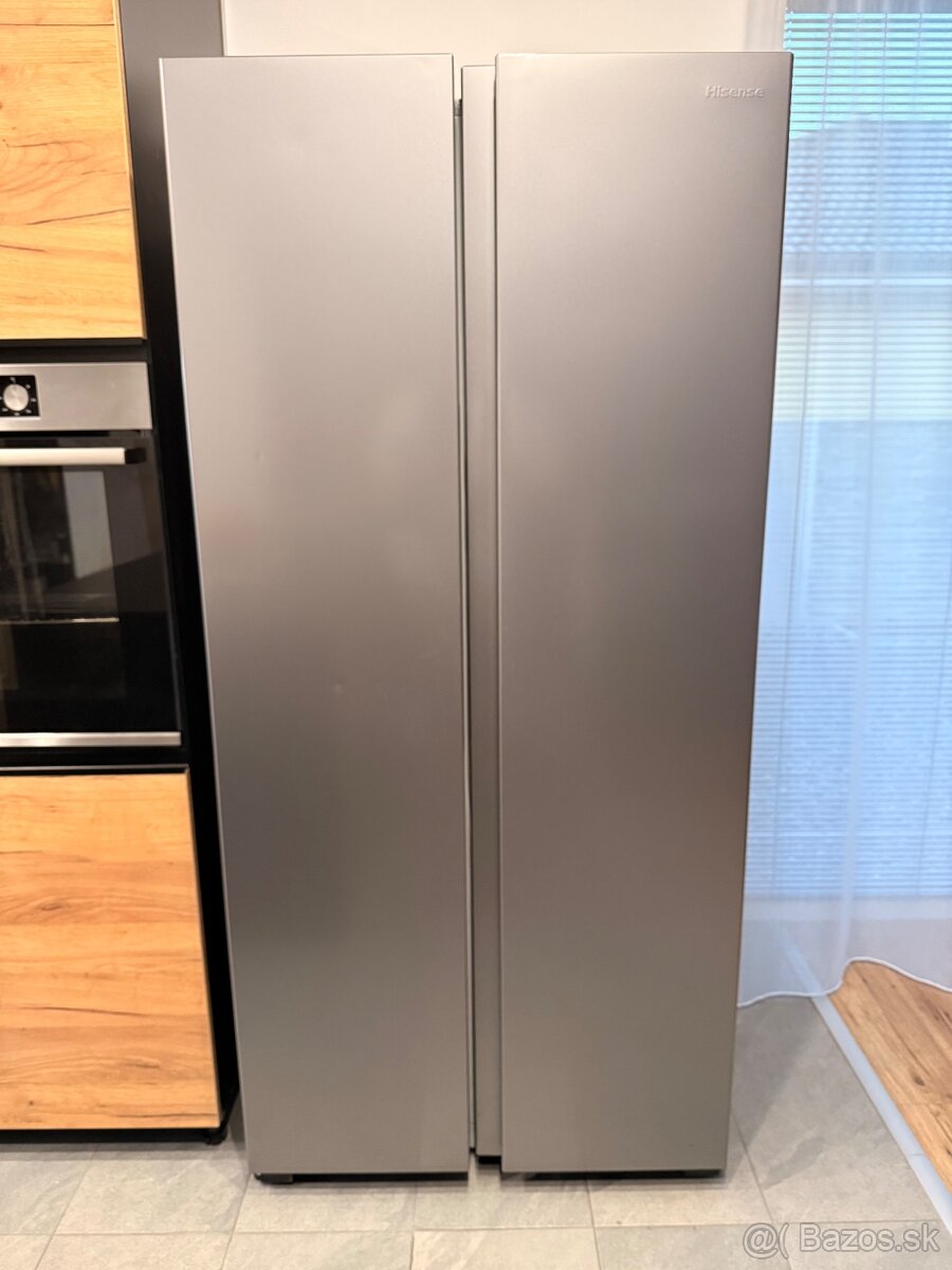 Hisense americká chladnička s mrazničkou