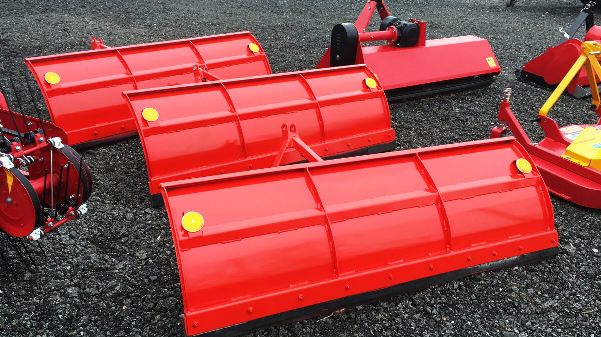 Radlica na sneh zadná tažená za traktor, malotraktor 150 cm