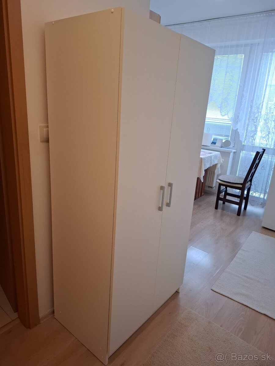 Šatníková skriňa