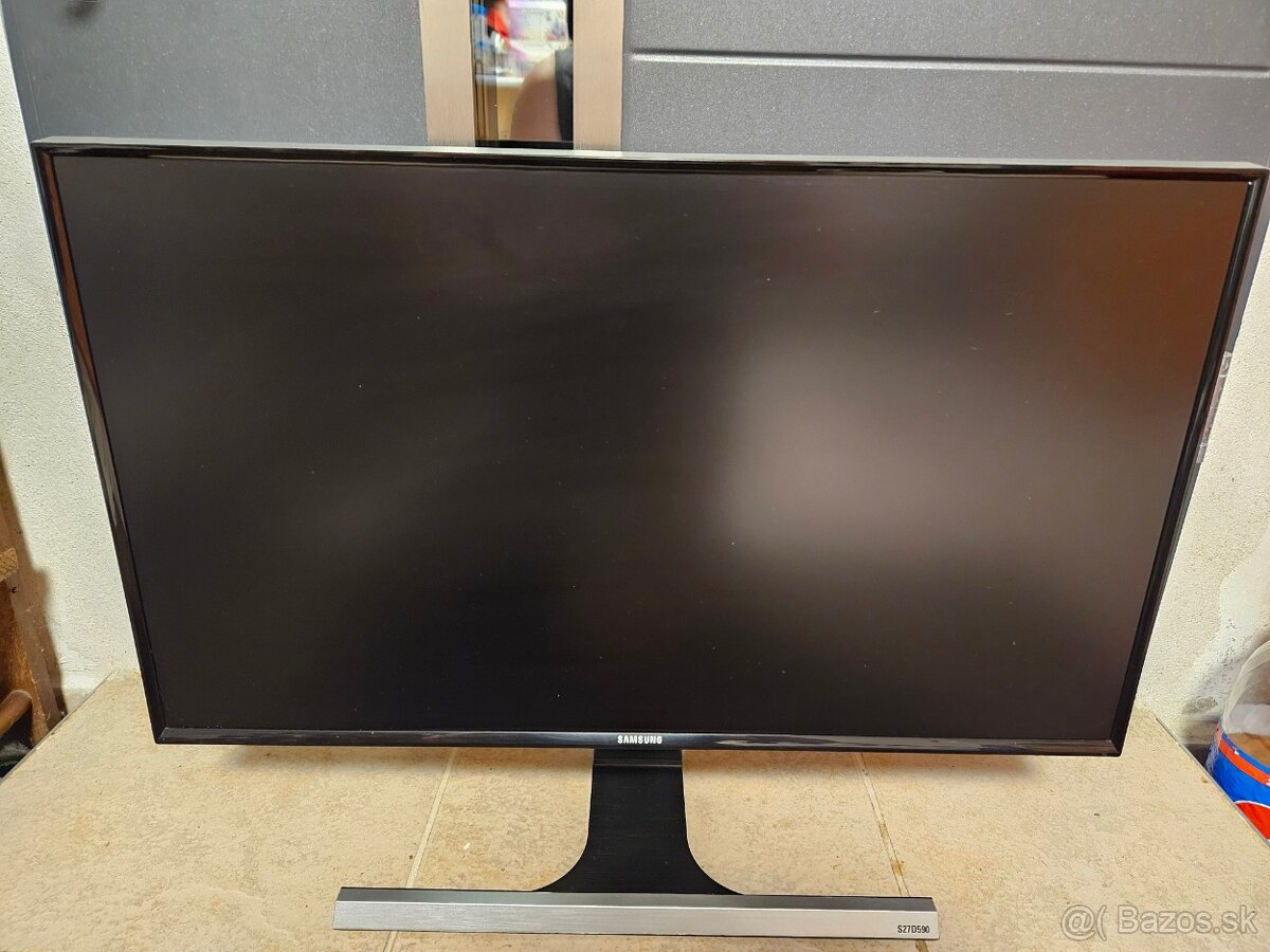 Predám 27" Samsung S27D590P