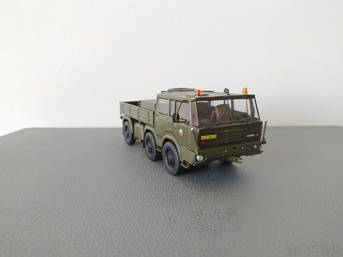 Tatra 813 1:43