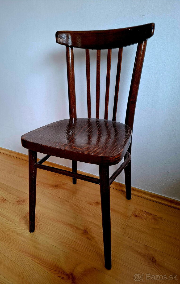 retro drevená stolička