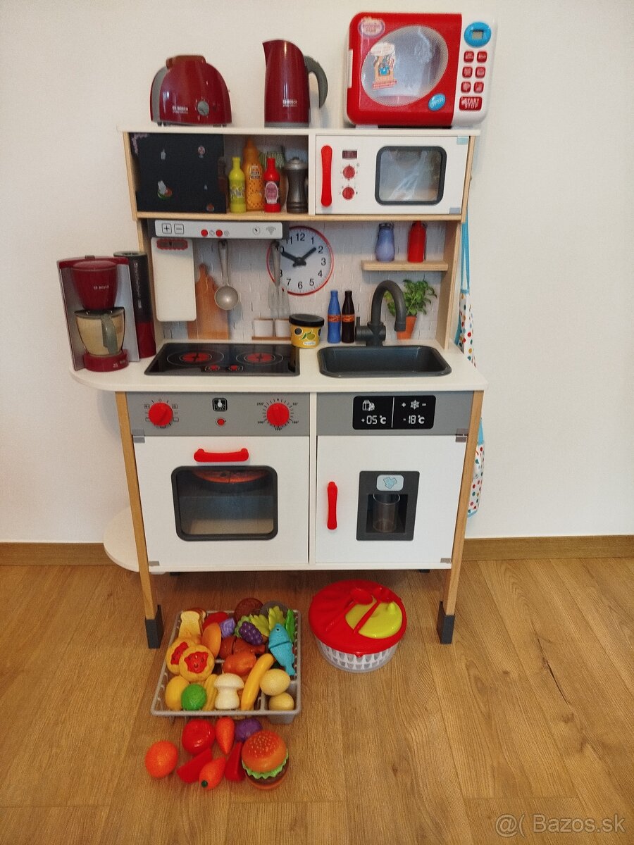 Detská kuchynka so zariadenim