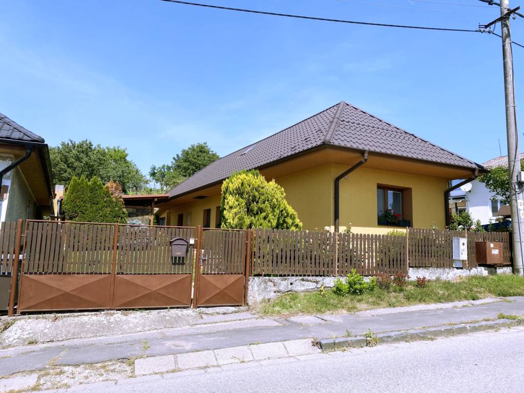 3 izbový rodinný dom po rekonštrukcii+pozemok 885m2, Hontian
