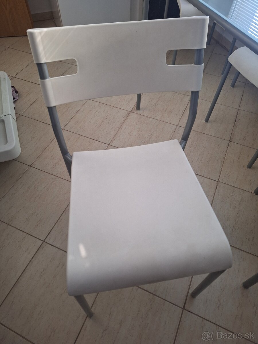 Stol + 4 stolicky