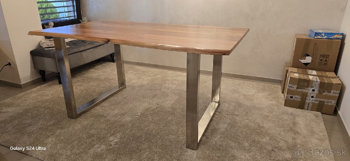 Masívny stôl 160x90