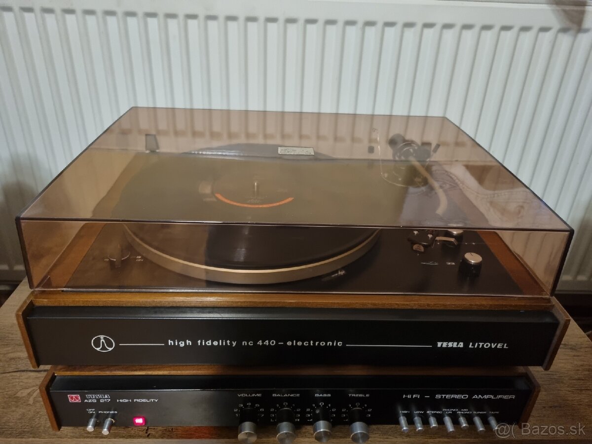GRAMOFÓN TESLA NC 440