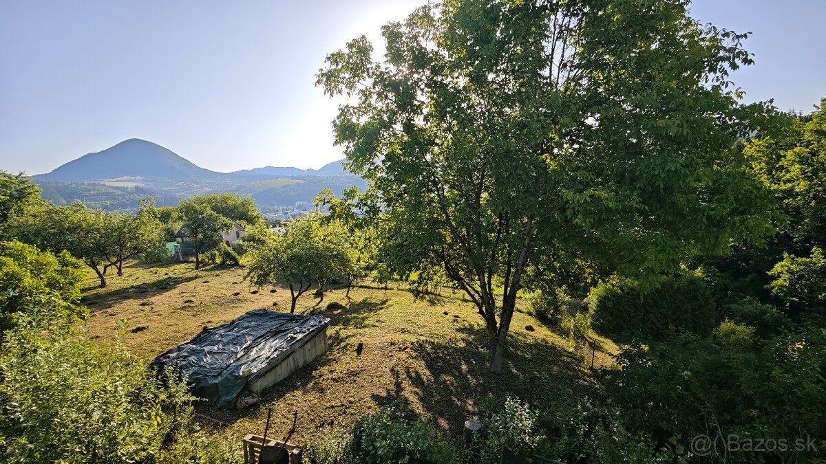 Stavebný pozemok 814 m2 PB Hliny