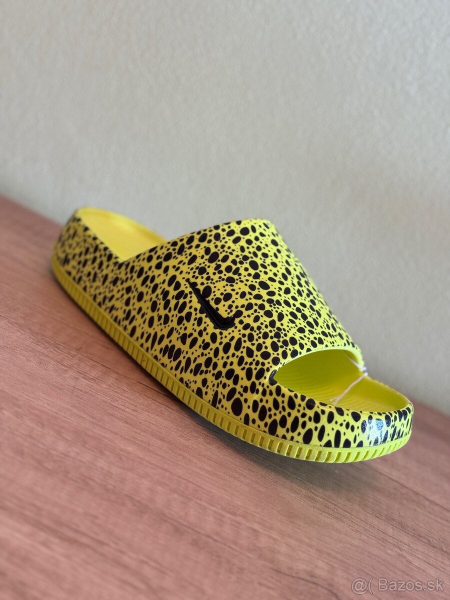 NOVÉ Nike Calm Slide Print NS