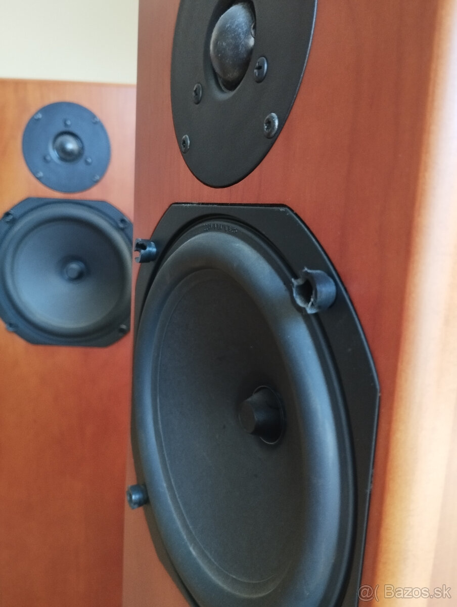 Rega Jura - stlpove repro