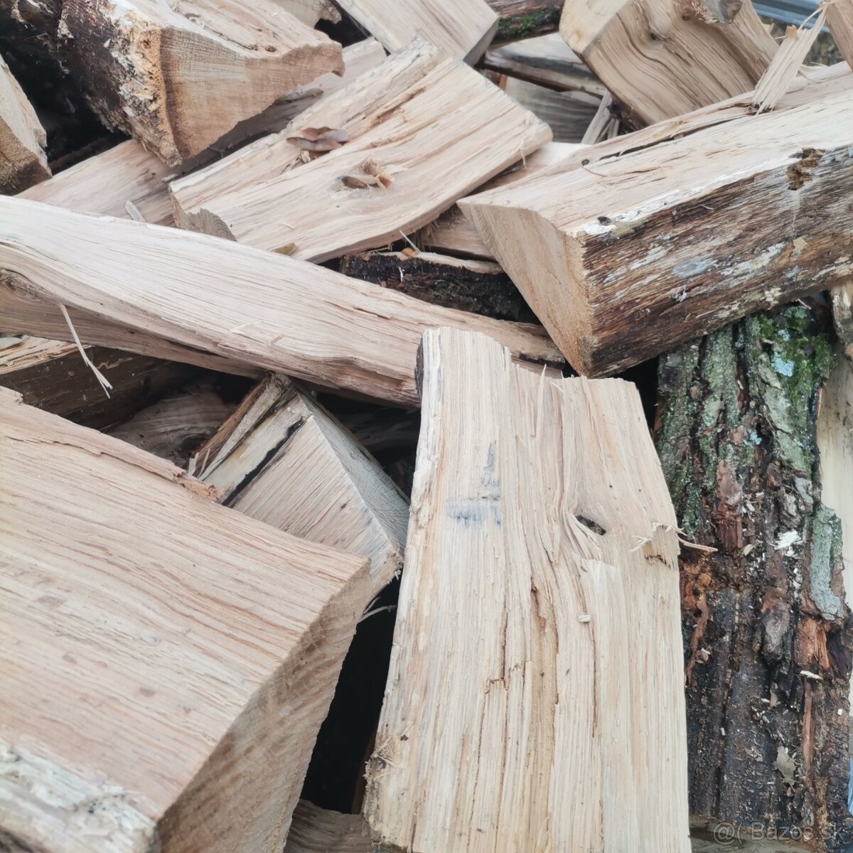 Suché tvrdé palivové drevo. Agát, dub, buk.