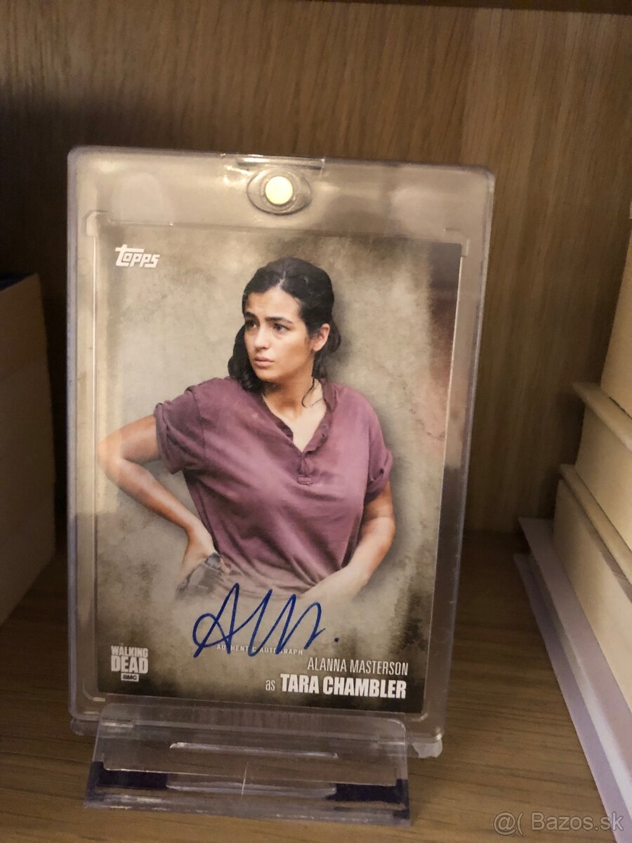 karticka s podpisom Walking dead