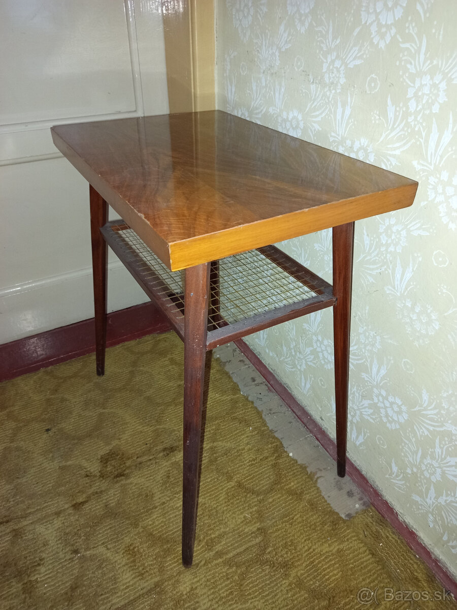 Stolík pre TV alebo rádio