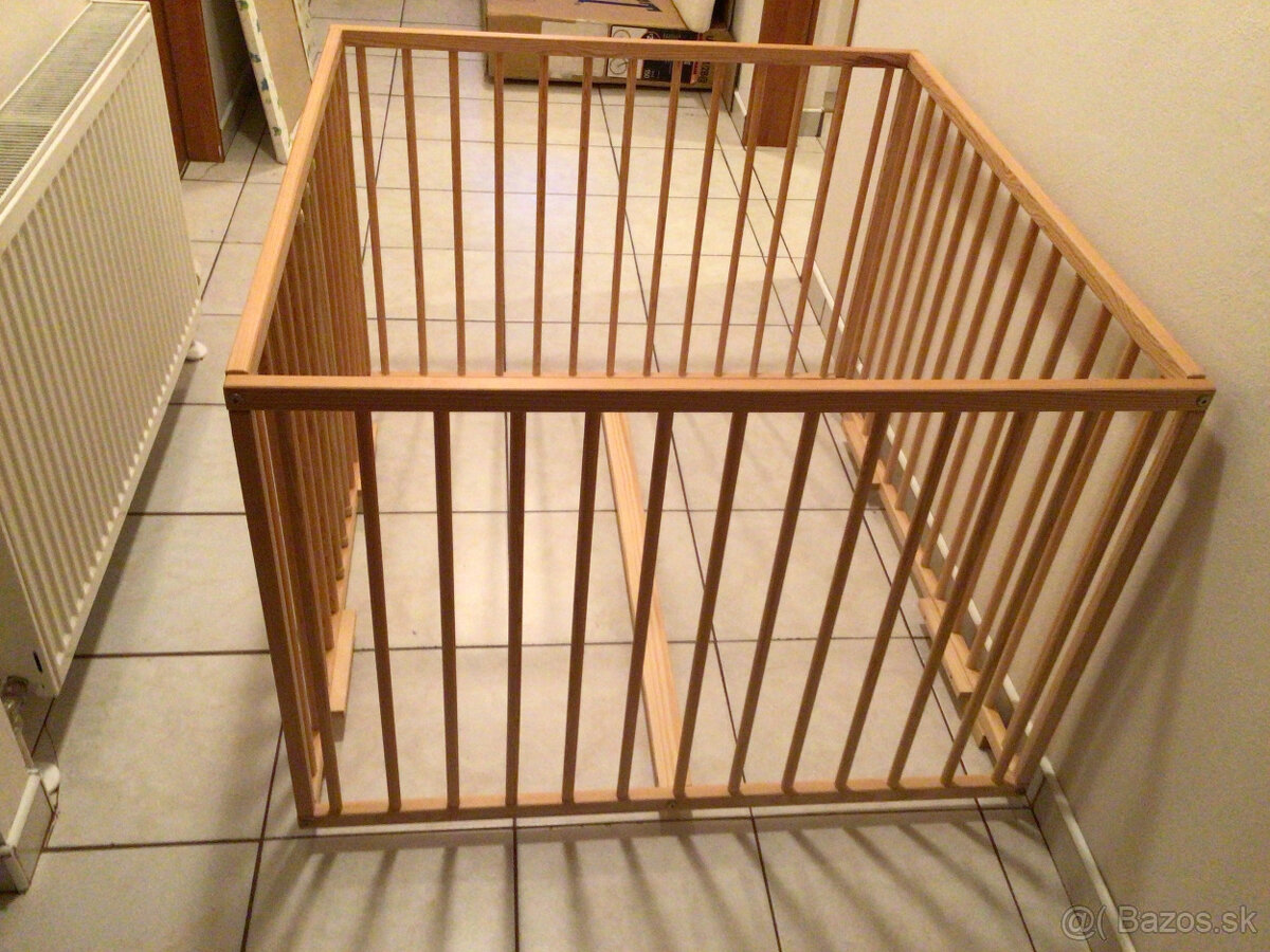 Detská drevená ohrádka s matracom
