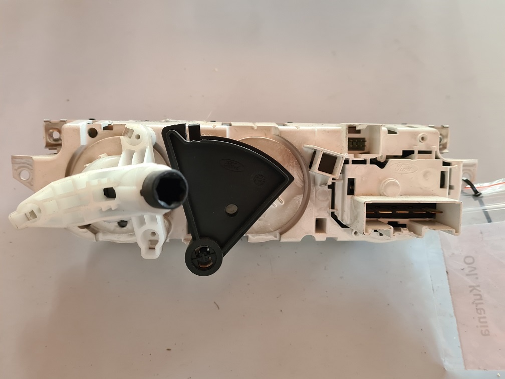 Ovládanie kúrenia Ford Focus II 7M5T19980AA