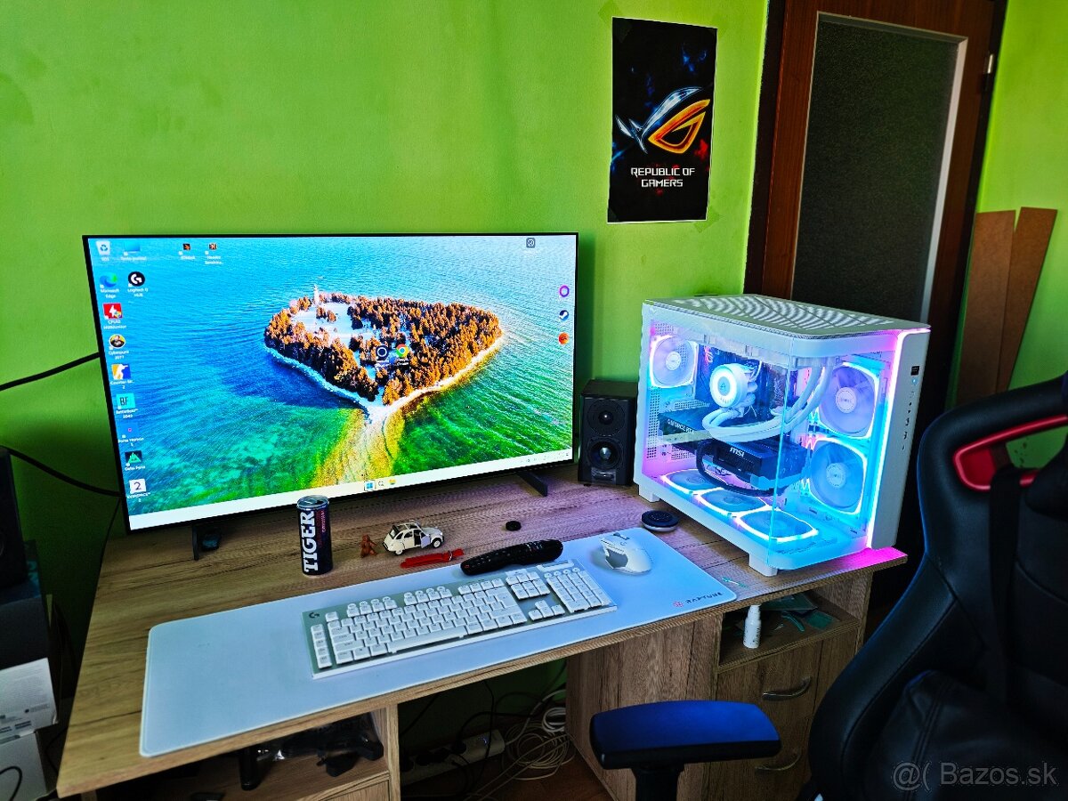 P: 4K Monitor /TV LG OLED EVO 42'' C31