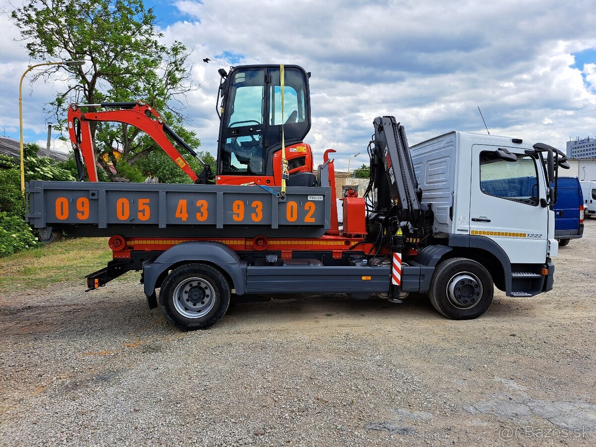 Nákladná preprava sklápač kontajner s hydraulickou rukou