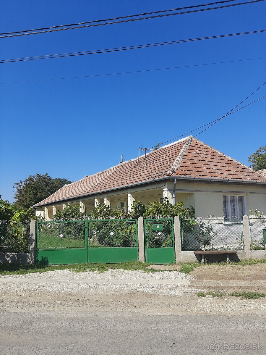 Rodinny dom so zahradou a sadom v Ináncs , Madarsko