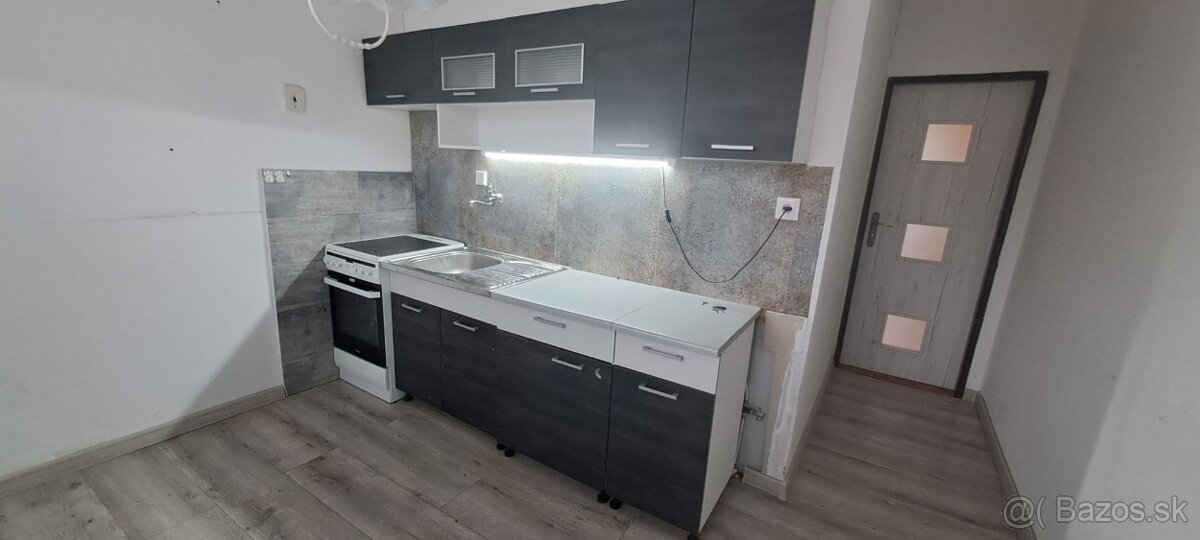 Ponúkame na predaj 2 izbový byt v Brezovej pod Bradlom