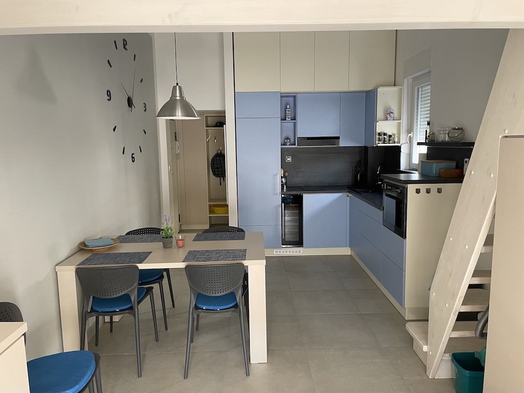 Chorvátsko, 1-izbový apartmán len 100 m od pláže pri Splite