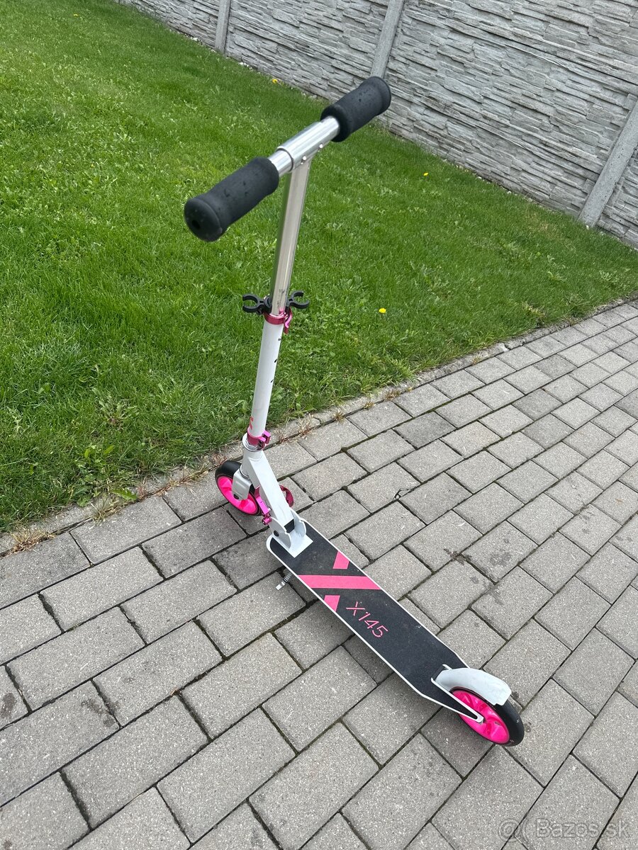 Kolobežka Street surfing x145