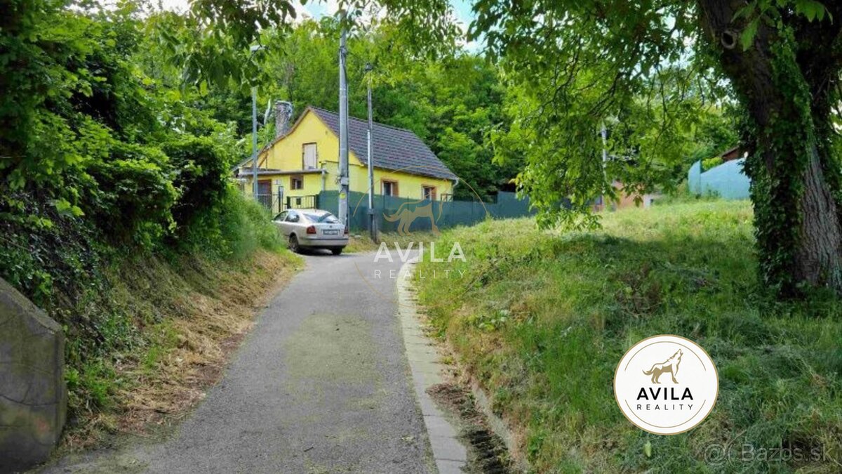 NA PREDAJ: 2-izbový rodinný dom_pozemok 457 m2_Banka pri Pie