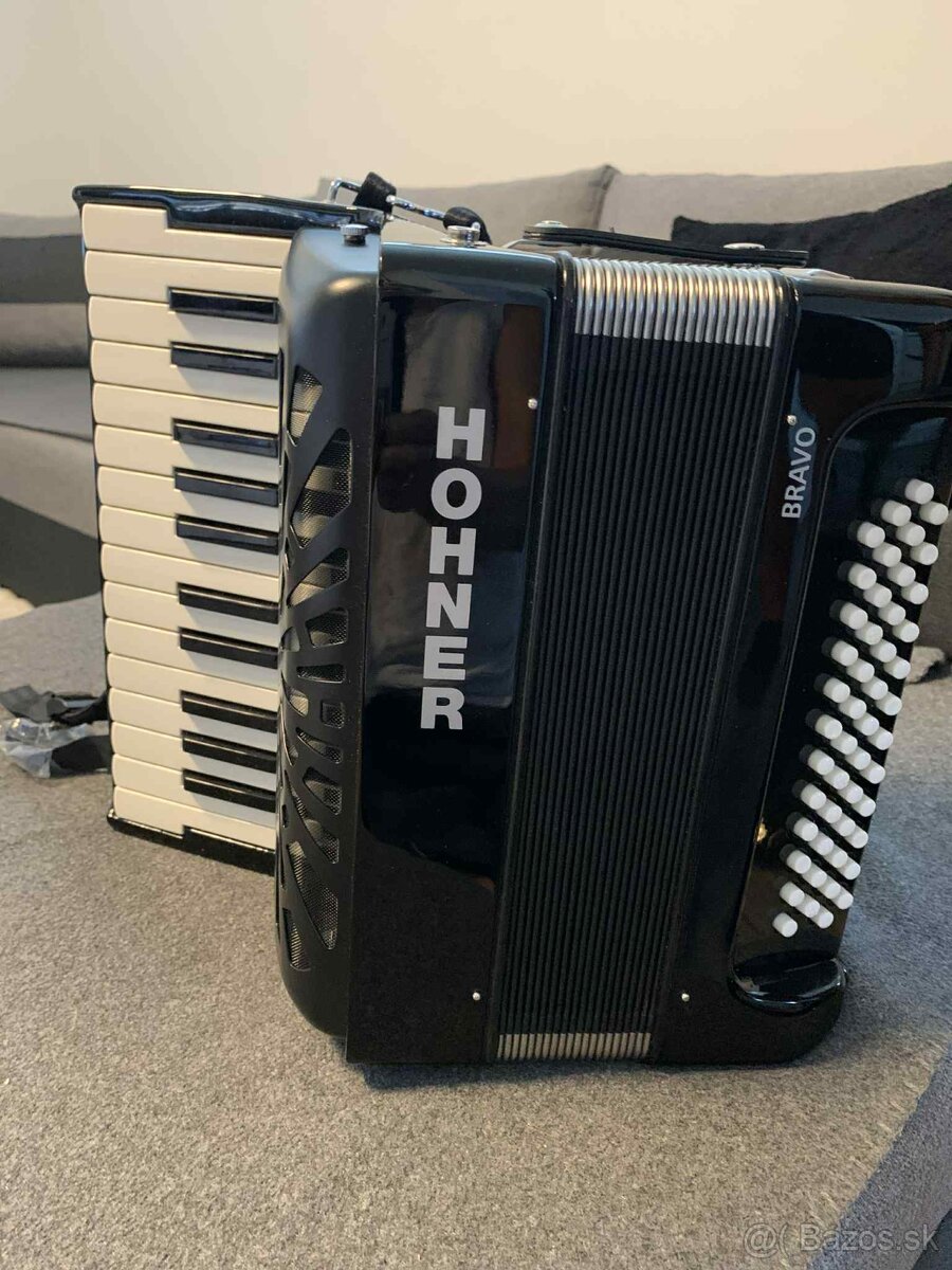 Akordeon HOHNER BRAVO I 49F