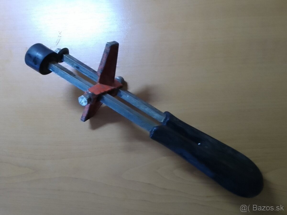 Rezačka na obklad a dlažbu .