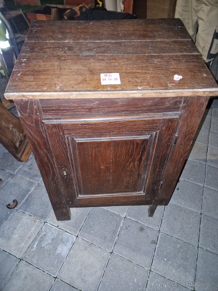 27 - Predám vidiecku skrinka z dubového masívu