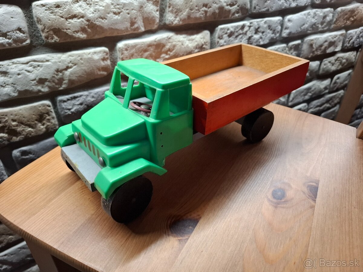 Praga v3s stará hračka