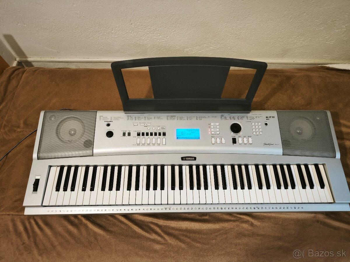 Yamaha Portable Grand DGX 230