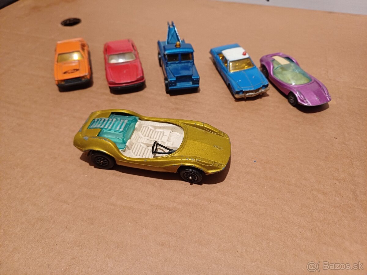 Staršie modely Corgi a Corgi Juniors