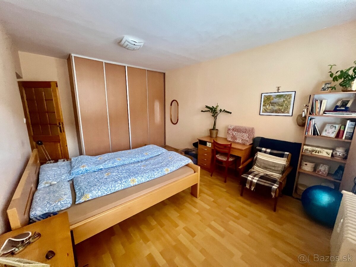 2 izbový veľkometrážny byt v Priekope, 2 balkóny