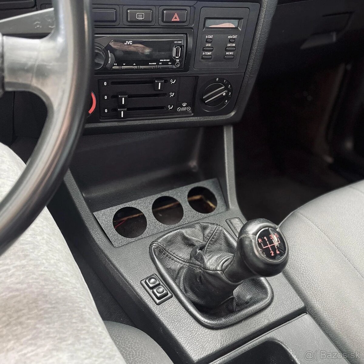 BMW E30 - Držiak budíka (Popolník)
