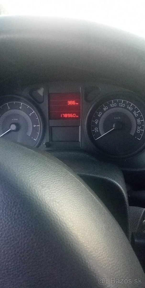 Peugeot 301 1.6hdi 2013